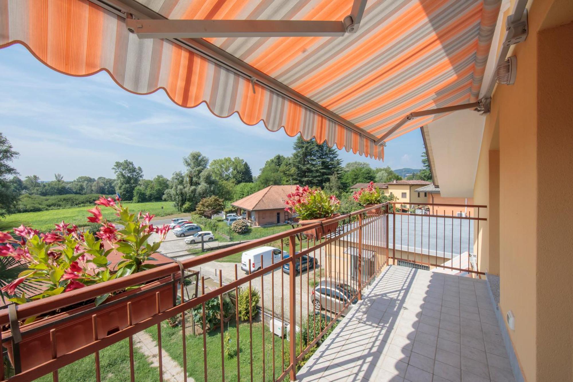 Silver Lake Apartment - Happy Rentals Angera Buitenkant foto