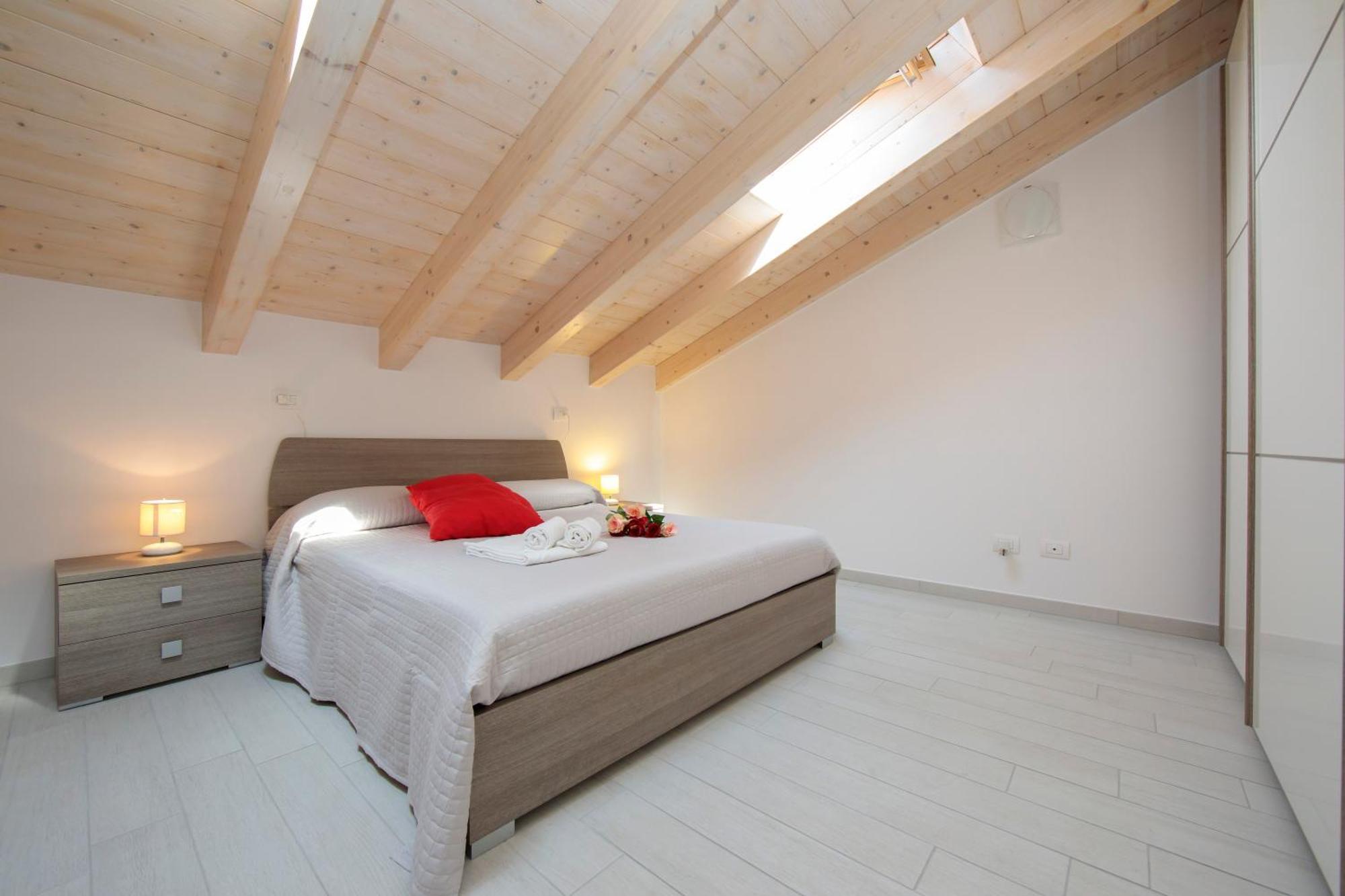Silver Lake Apartment - Happy Rentals Angera Buitenkant foto